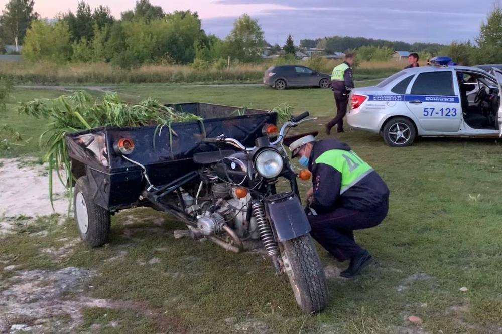 На Урале мотоцикл с ребенком врезался в опору ЛЭП