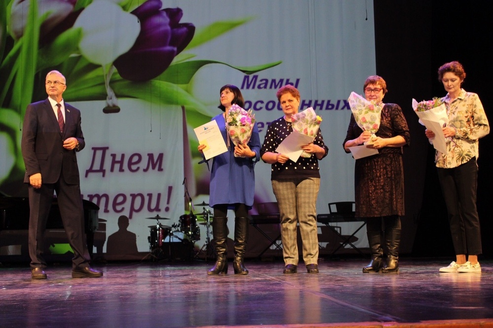 В Кировском районе Екатеринбурга чествовали выдающихся матерей