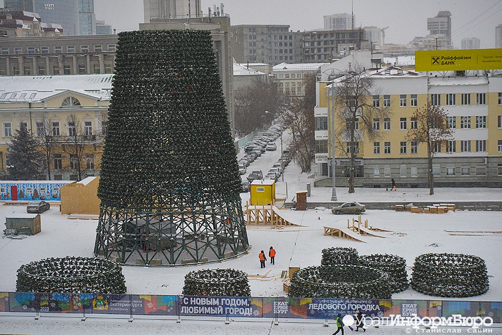 Власти Екатеринбурга объяснили отказ от живой ёлки в главном ледовом городке