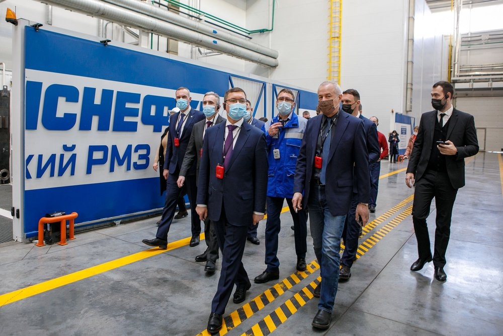 Уральский полпред и глава Тюменской области оценили достоинства Тюменского ремонтно-механического завода