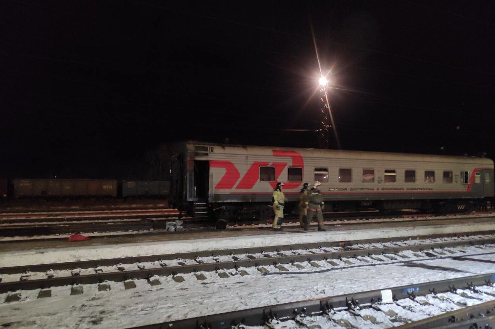 На севере Свердловской области загорелся вагон поезда