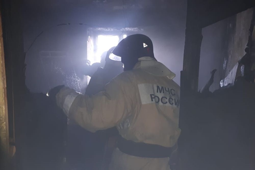 В Екатеринбурге при пожаре в многоэтажке пострадала семья с ребенком