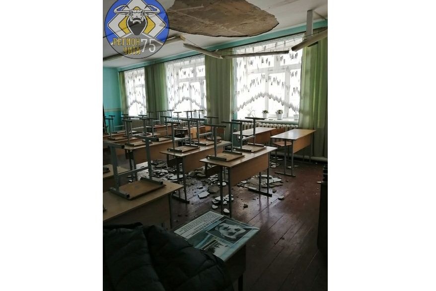В Чите во время занятий в школе обвалился потолок
