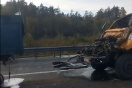 На Серовском тракте под Екатеринбургом столкнулись два грузовика