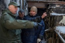 В "Зимней вишне" провода высокого напряжения висели прямо над "сухим" бассейном