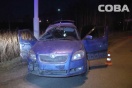 Иномарка протаранила столб на Сибирском тракте в Екатеринбурге (ФОТО)