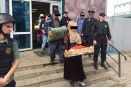 С фруктами на выход! На скандальную овощебазу в Екатеринбурге нагрянули приставы