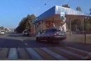 Сотрудник ФСИН на большой скорости сбил женщину с двумя детьми (ВИДЕО 18+)