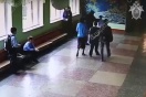 Появилось видео избиения пятиклассника отцом второклашки в Челябинске