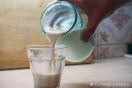 Молоко разбавляют антибиотиками