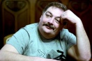 "Слышит и реагирует": жена писателя Быкова рассказала о его состоянии