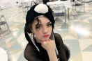 Евгения Медведева протянула фанатам голые ноги