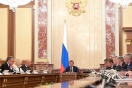 Медведев поручил представить экипаж севшего в поле "Аэробуса" к наградам