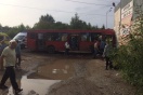 Пострадали дети: в Перми автобус протаранил строительный магазин