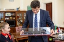 Высокинский подарил пилотам-героям "Уральских авиалиний" атомный ледокол